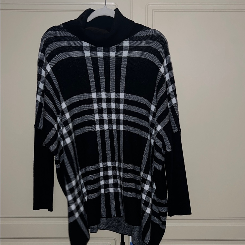 Tint & Shadow Elegant Black and Gray Plaid Turtleneck Sweater